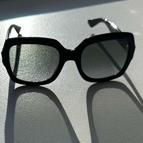 Black Gucci Oversized Sunglasses - Picture 2 of 7